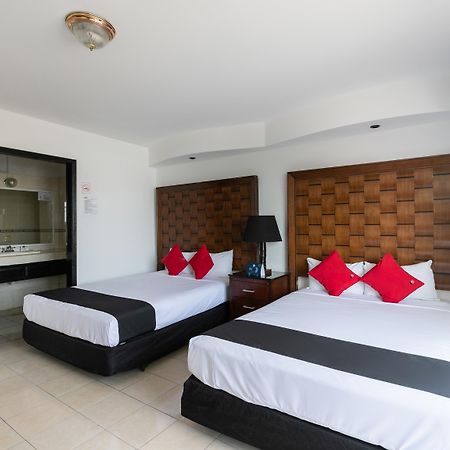 Capital O Zona Dorada Inn, Масатлан Экстерьер фото