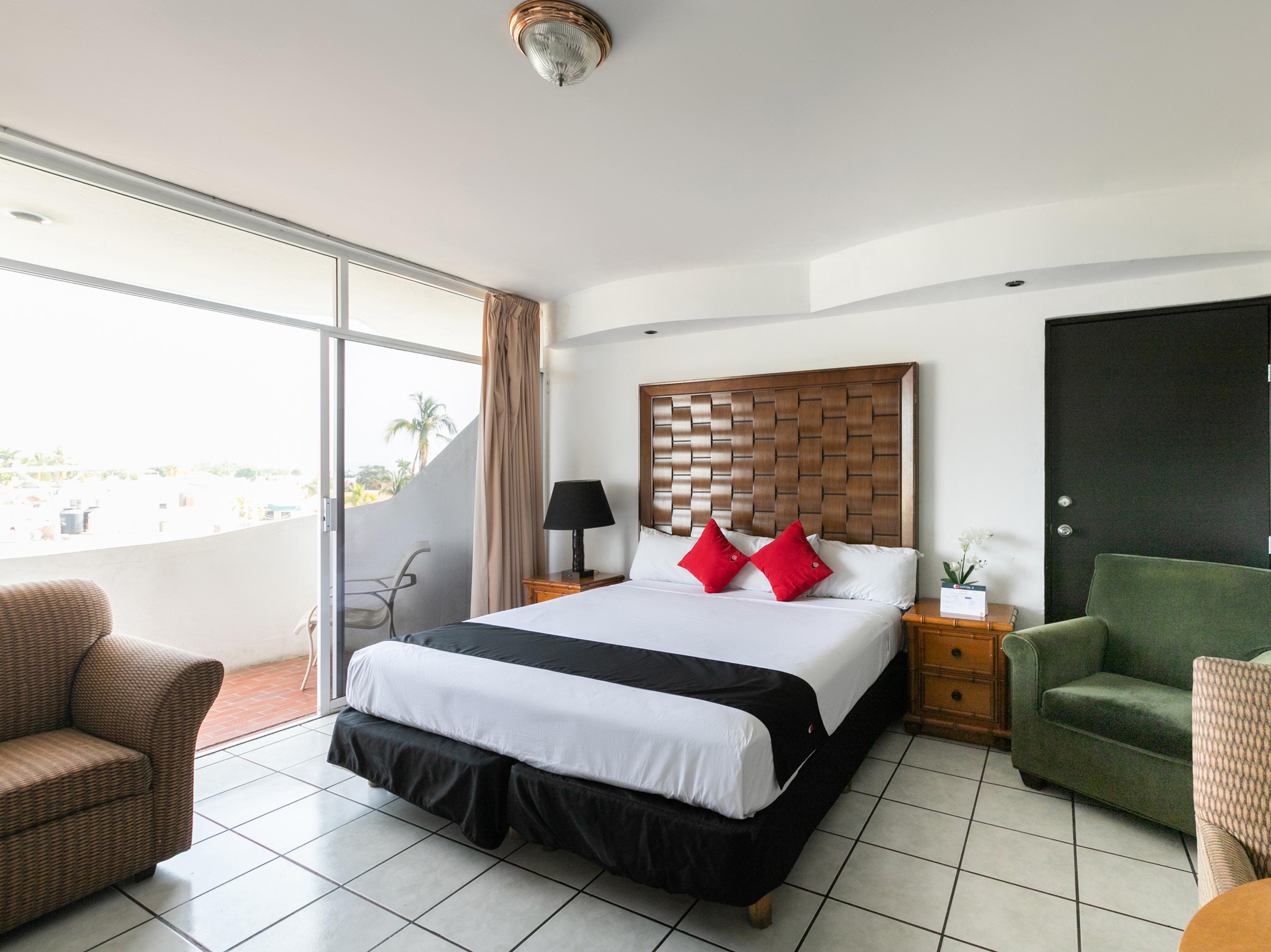 Capital O Zona Dorada Inn, Масатлан Экстерьер фото