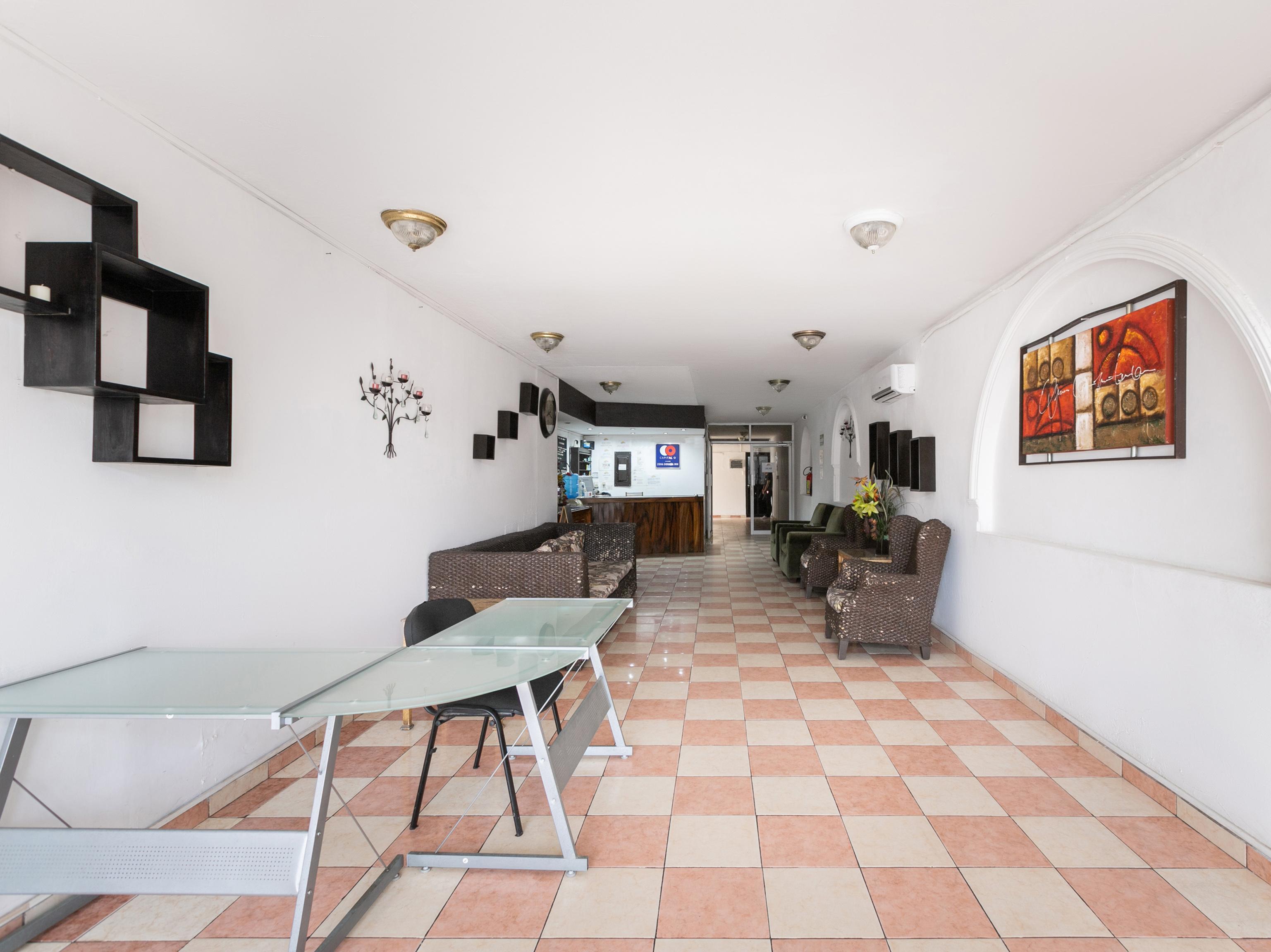 Capital O Zona Dorada Inn, Масатлан Экстерьер фото