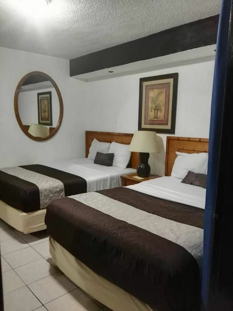 Capital O Zona Dorada Inn, Масатлан Экстерьер фото